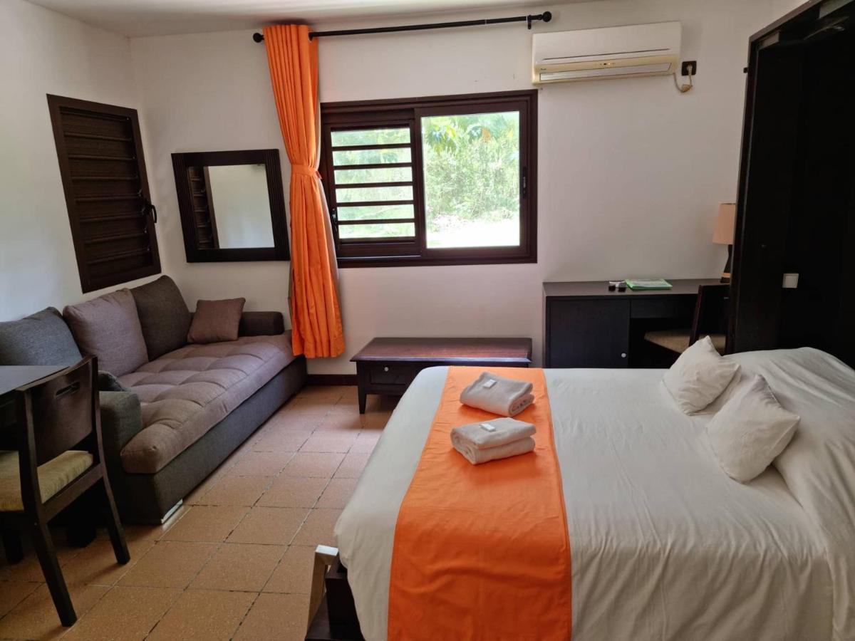 Hotel Oasis De Kiamu Лифу Экстерьер фото