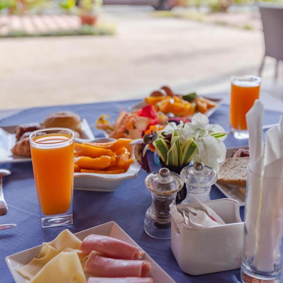 Hotel Oasis De Kiamu Лифу Экстерьер фото