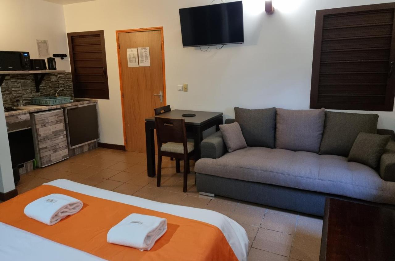 Hotel Oasis De Kiamu Лифу Экстерьер фото